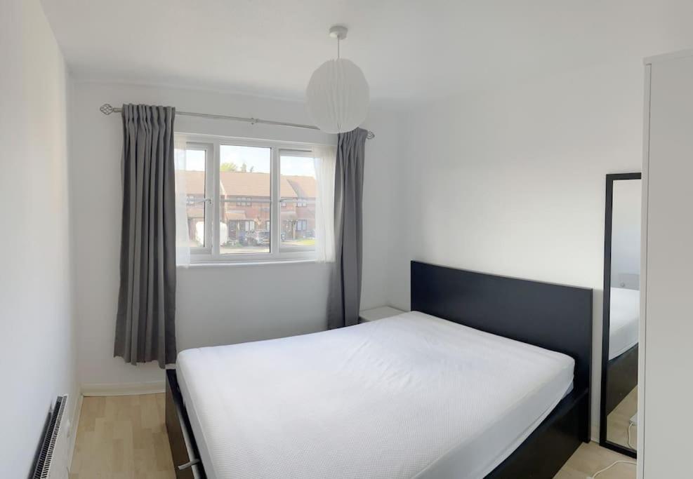 Colliers Wood 1 Bed South London Short Stay Mitcham Exteriör bild