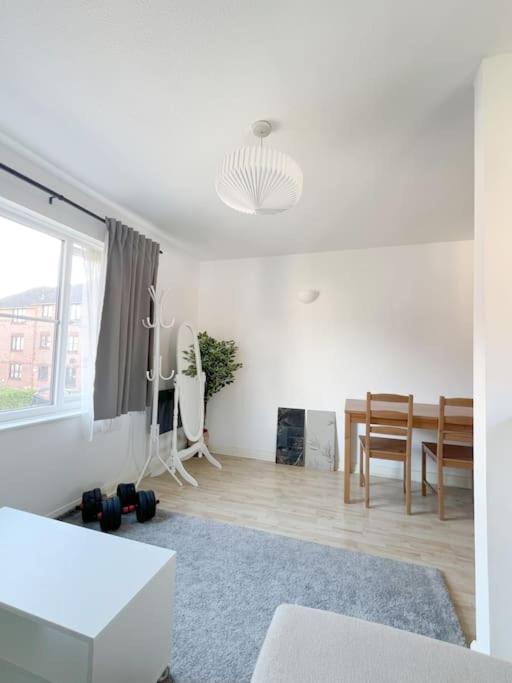 Colliers Wood 1 Bed South London Short Stay Mitcham Exteriör bild