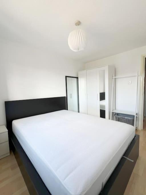 Colliers Wood 1 Bed South London Short Stay Mitcham Exteriör bild